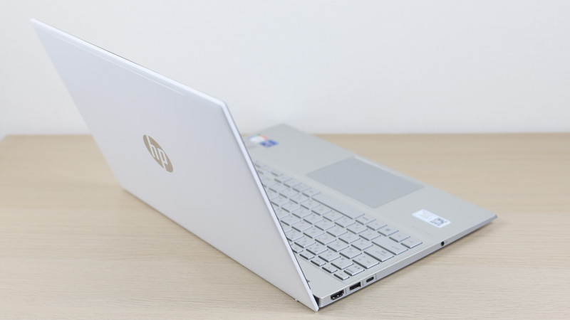 HP Pavilion 15-eg3000 背面