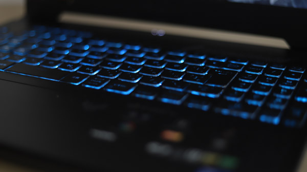 ASUS TUF Gaming F15 2023のキーボード バックライトカラー