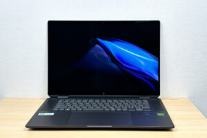 HP Spectre x360 16-aa　正面