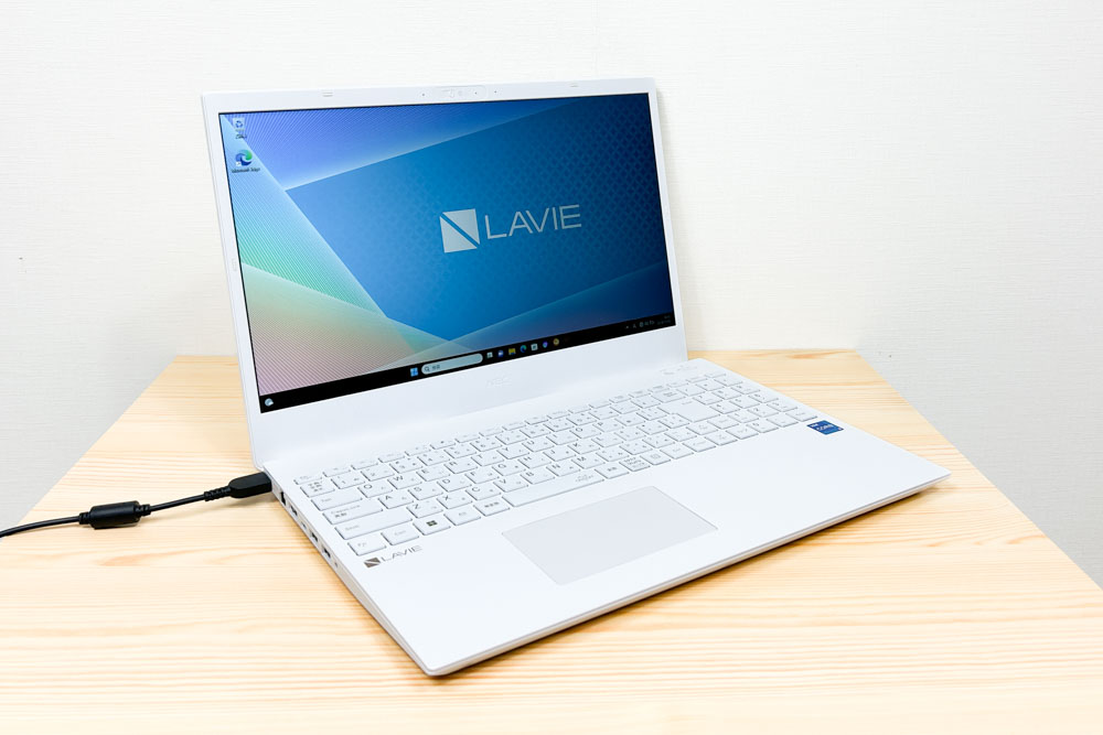 NEC Lavie N15 2024年モデル 左斜め前から