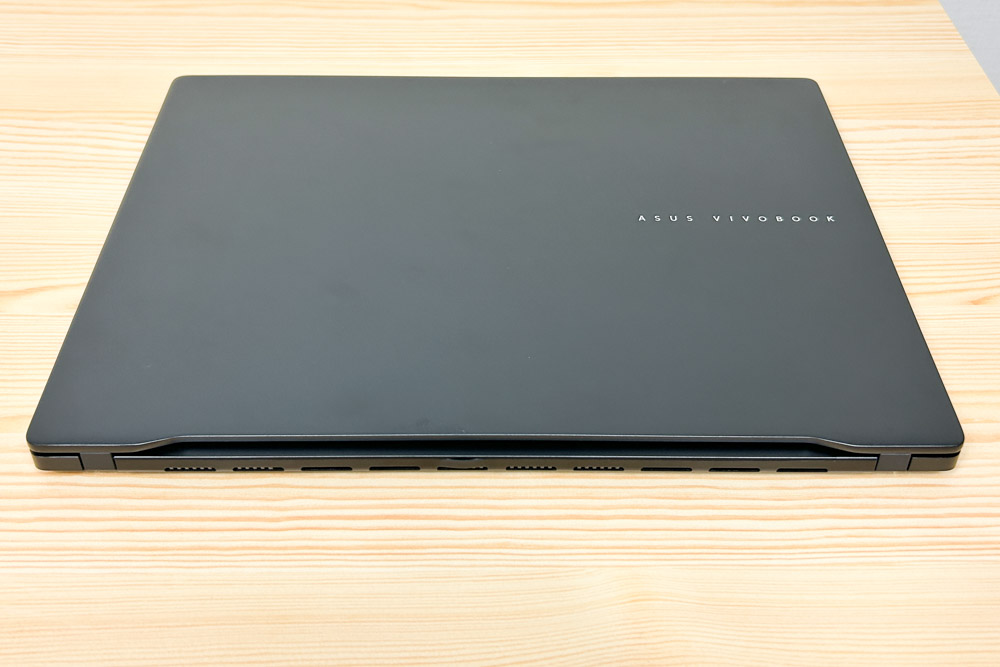 ASUS Vivobook S 16 OLED (M5606) 天板