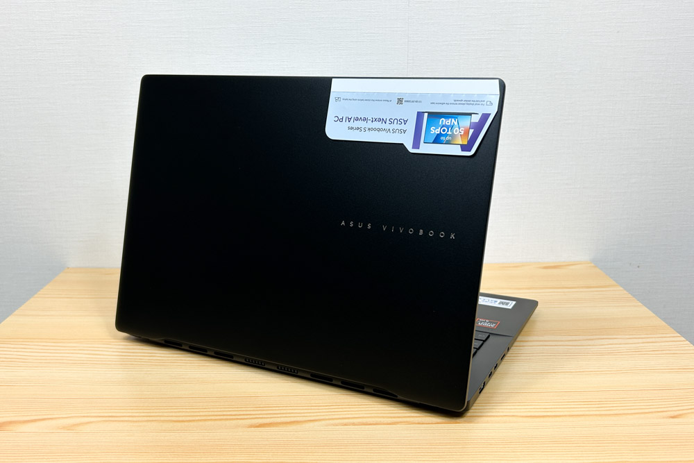 ASUS Vivobook S 14 OLED(M5406WA) 背面