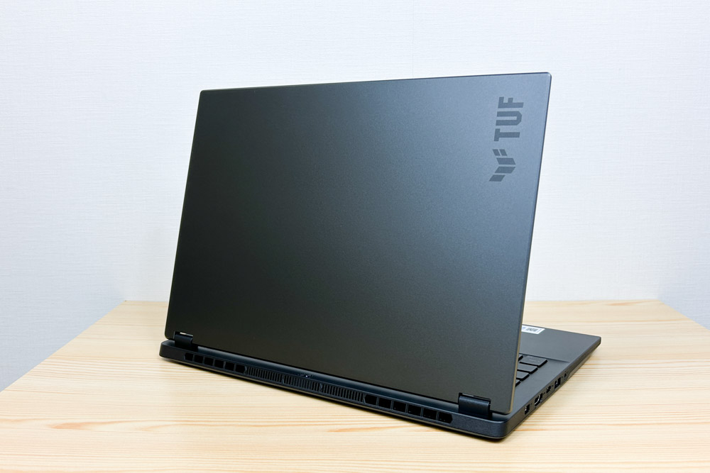 ASUS TUF Gaming A14 FA401 背面