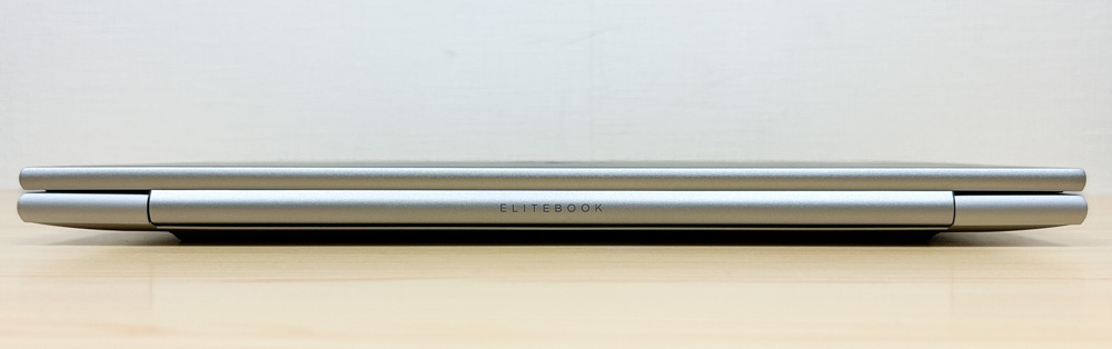 HP Elitebook 830 G11 ヒンジ裏にあるロゴ