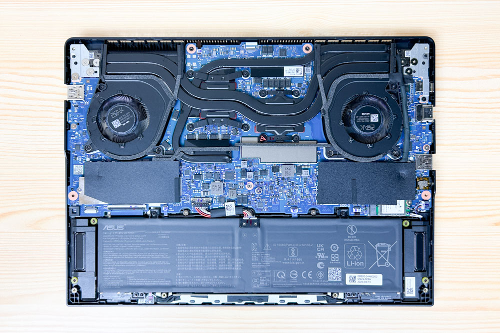 ASUS TUF Gaming A14 FA401 筐体内部