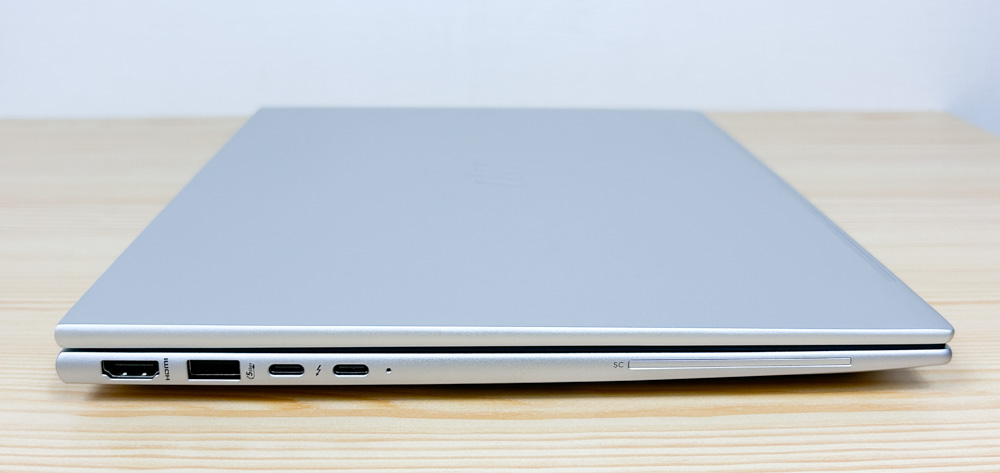 HP EliteBook 840 G11 横から撮影