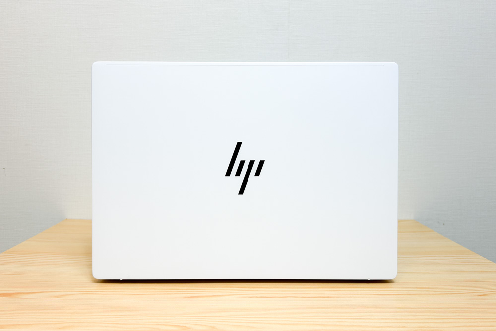 HP OmniBook X 14-fe 天板