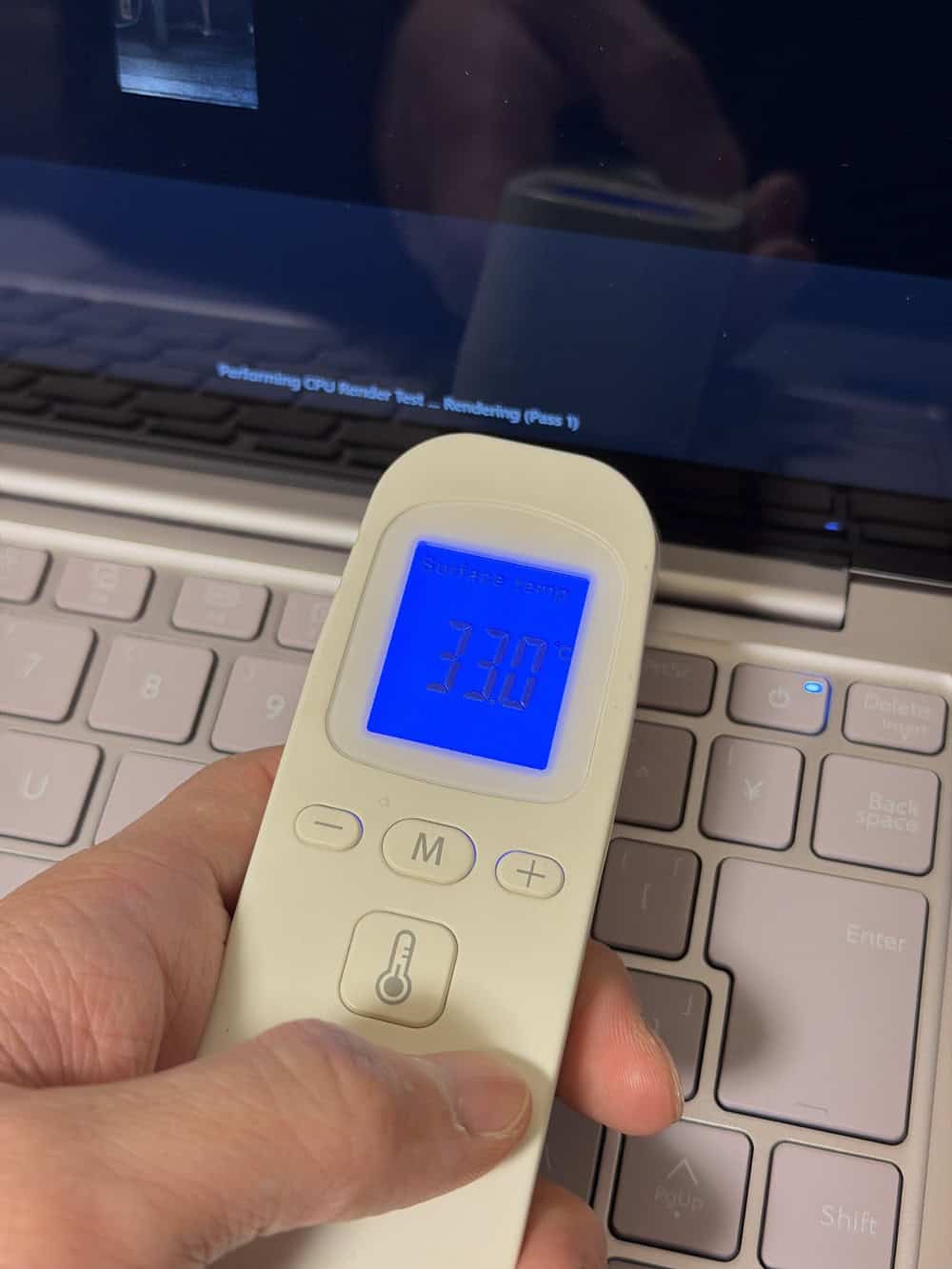 NEC Lavie SOL 2025年秋冬モデル　ベンチマーク計測時のPC表面温度