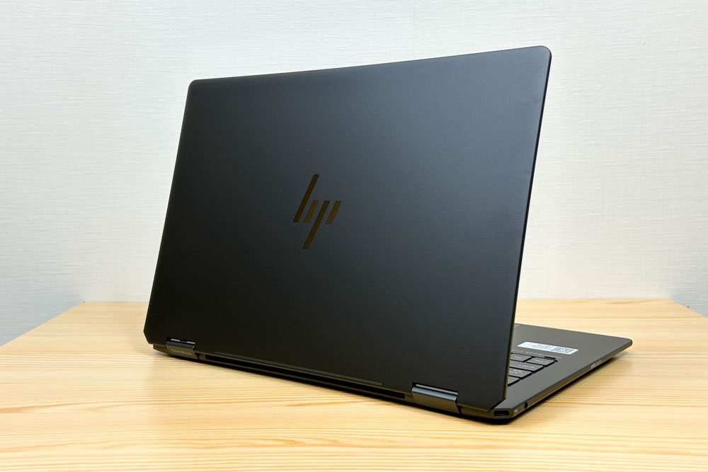 HP OmniBook Ultra Flip 14-fh 背面