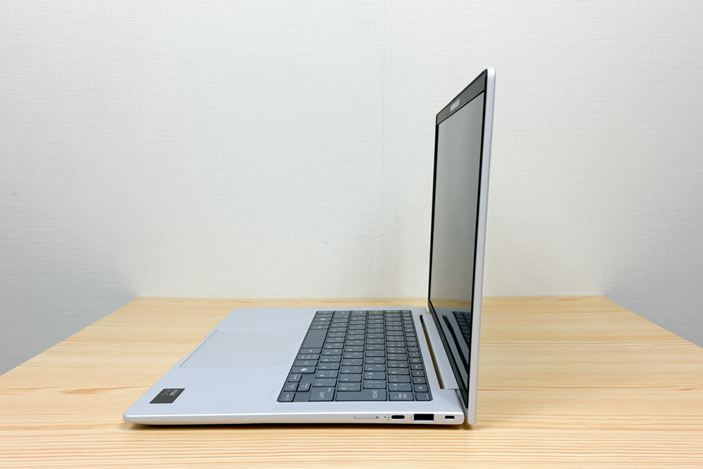 HP Elitebook 1040 G11 横から