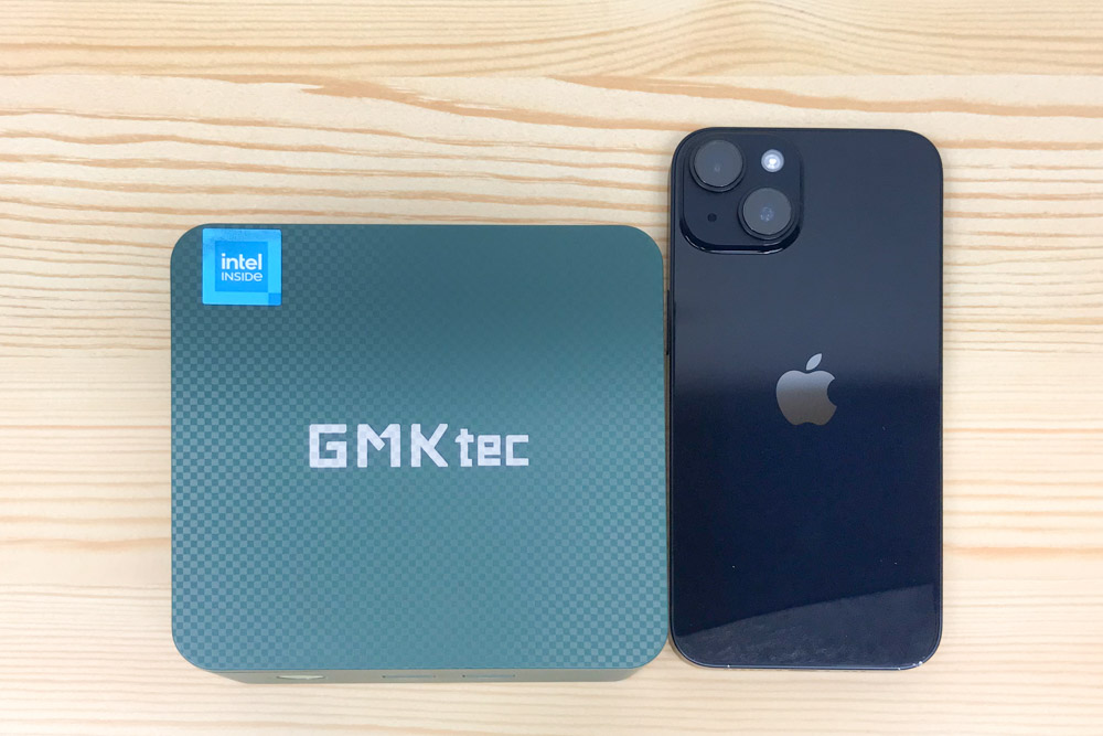 GMKtec NucBox G3 Plus iPhone 14と長さ比較