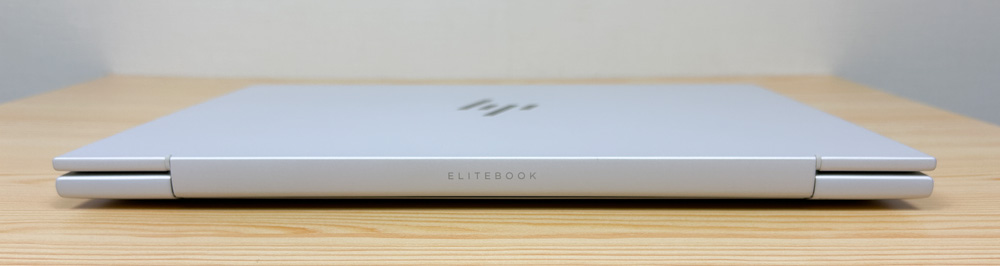 HP Elitebook 1040 G11 ヒンジのロゴ