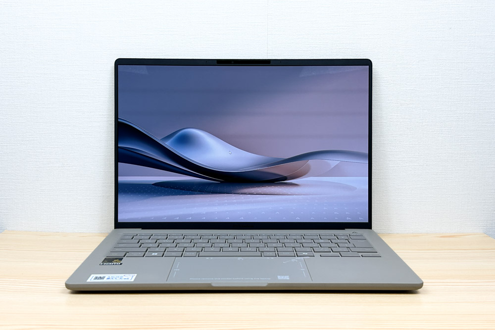 ASUS Zenbook SORA 正面