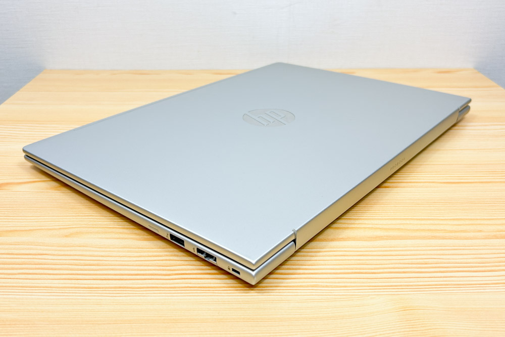 HP Probook 460 G11 エッジの効いた筐体