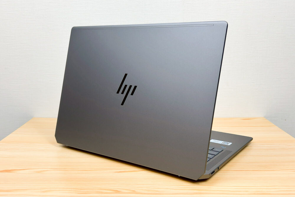 HP OmniBook Ultra 14-fd 天板のロゴ