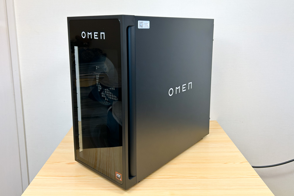 OMEN 35L AMD 右斜め前から