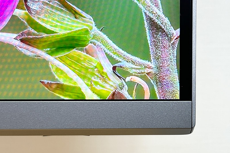 HP OmniStudio X 27-cs　ベゼル幅