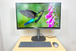 HP OmniStudio X 27-csと付属のマウスとキーボード