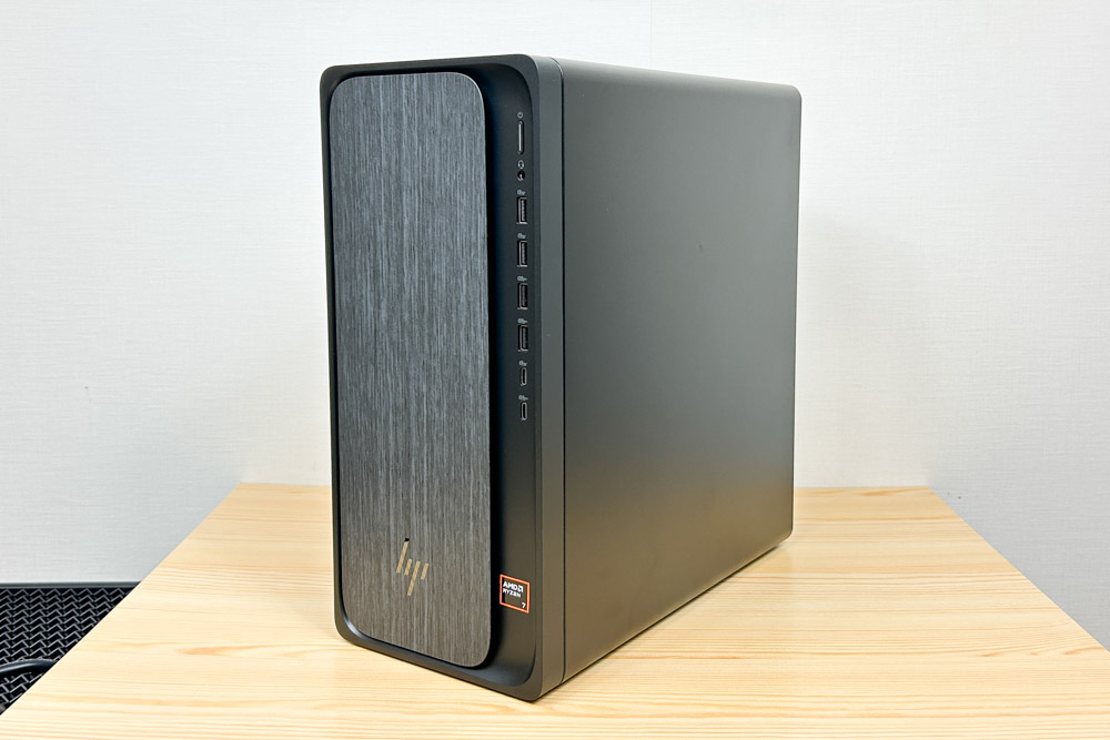 HP OmniDesk（AMD） 右斜め前から