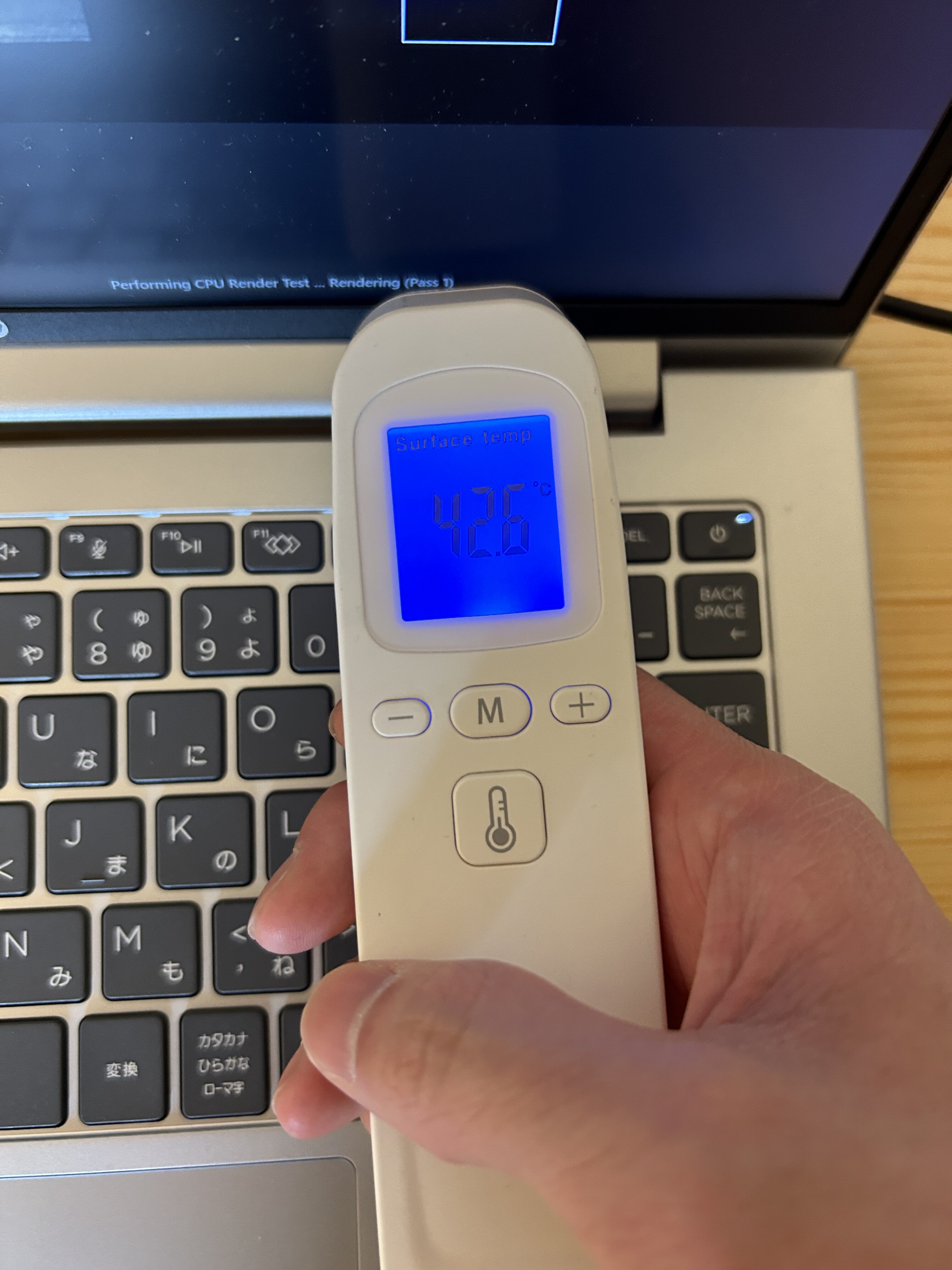 HP ProBook 445 G11 ベンチマーク実行時のPC表面温度