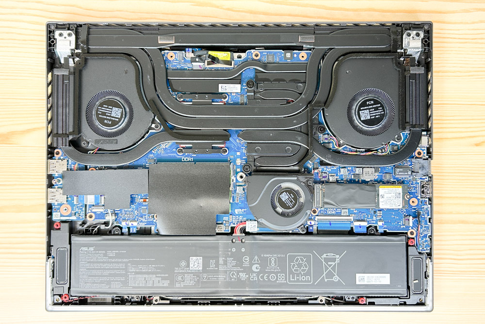 ROG Strix G16 (2025) G614 筐体内部