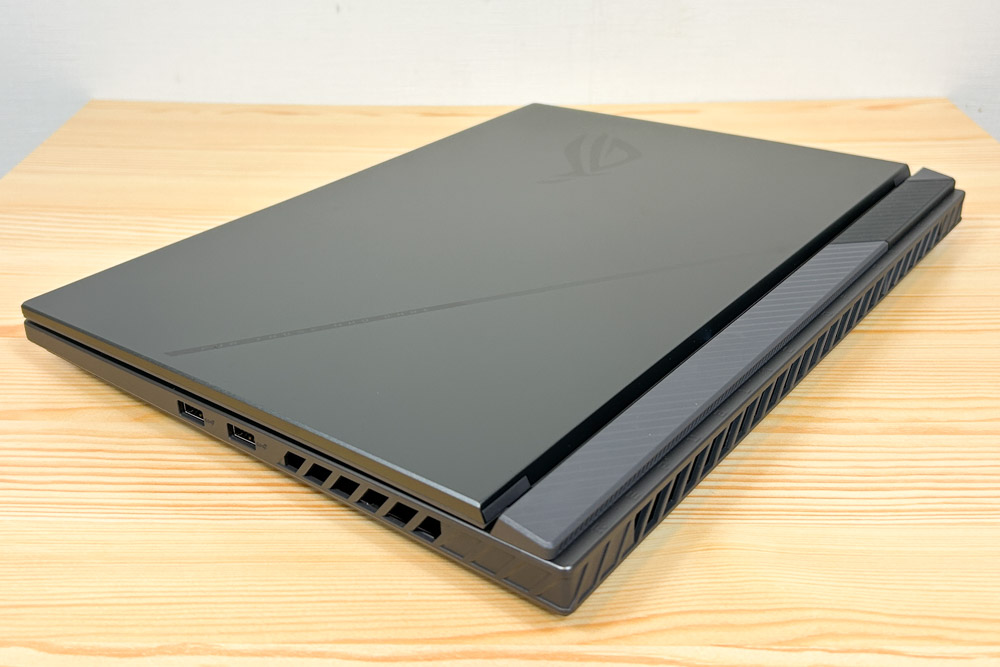 ASUS ROG Strix G16 (2025) G614 筐体