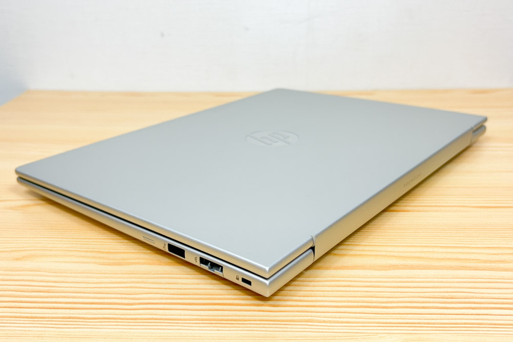 HP ProBook 445 G11 シャープなエッジ