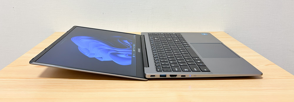 ACEMAGIC AX15 180度開くディスプレイ
