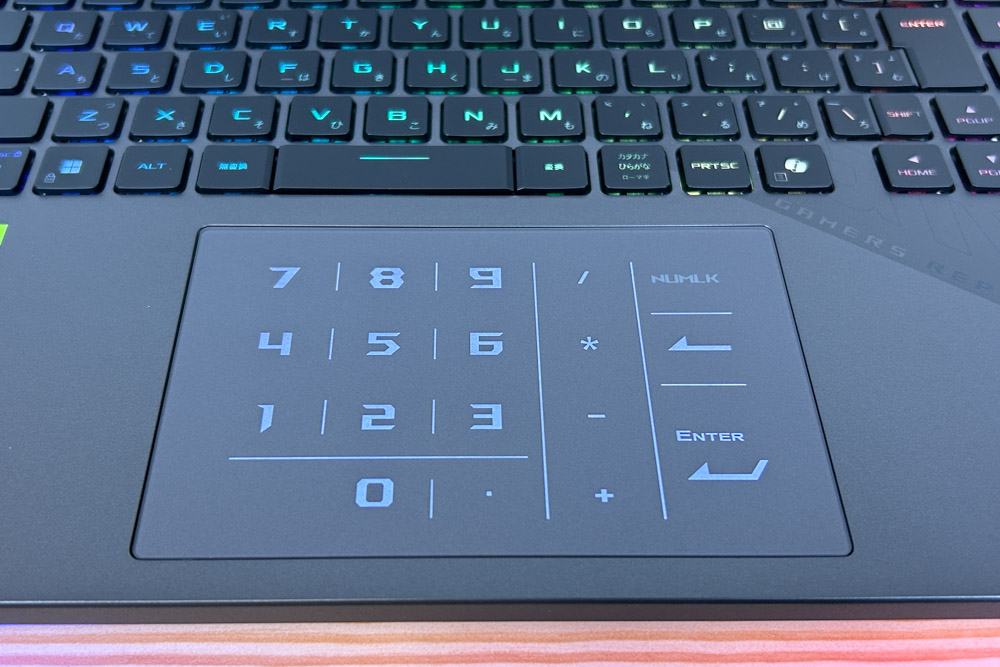 ROG Strix G16 (2025) G614 タッチパッドにテンキーを表示
