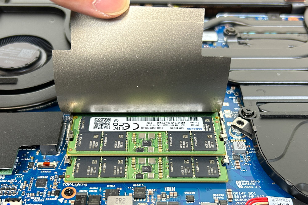 ROG Strix G16 (2025) G614 筐体内部 メモリスロット