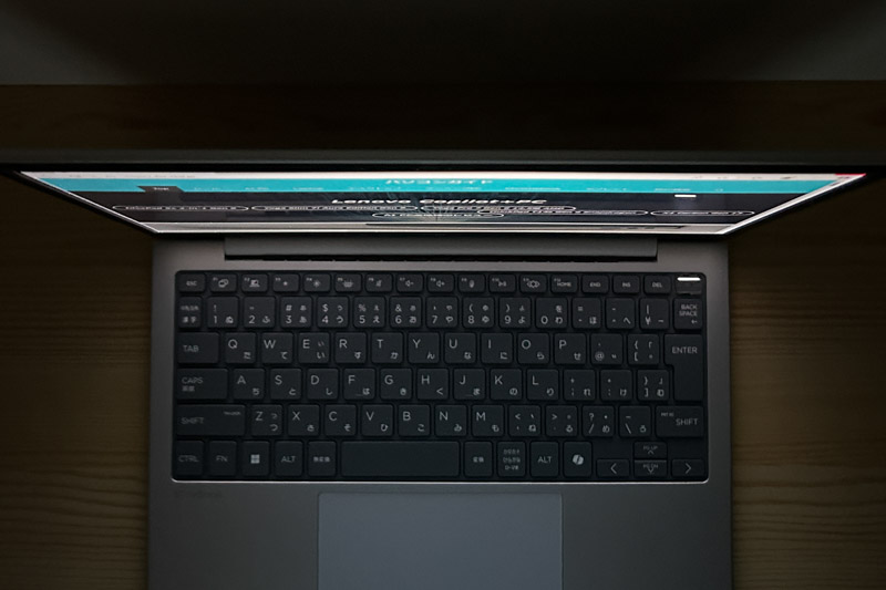 EliteBook 8 G1i 13 視野角のチェック　上から