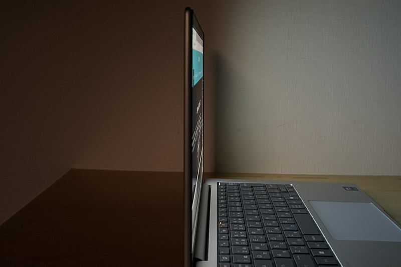 HP EliteBook 8 G1i 14 ディスプレイ　視野角のチェック　真横から