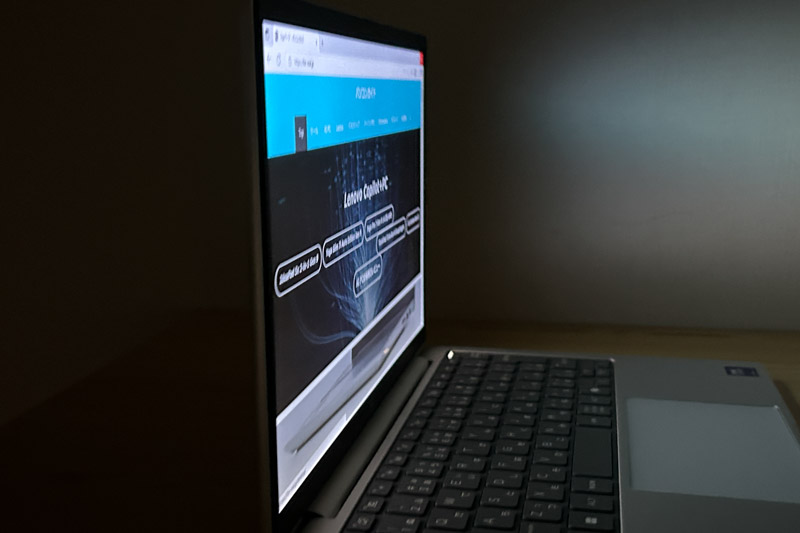 EliteBook 8 G1i 13 視野角のチェック　横から