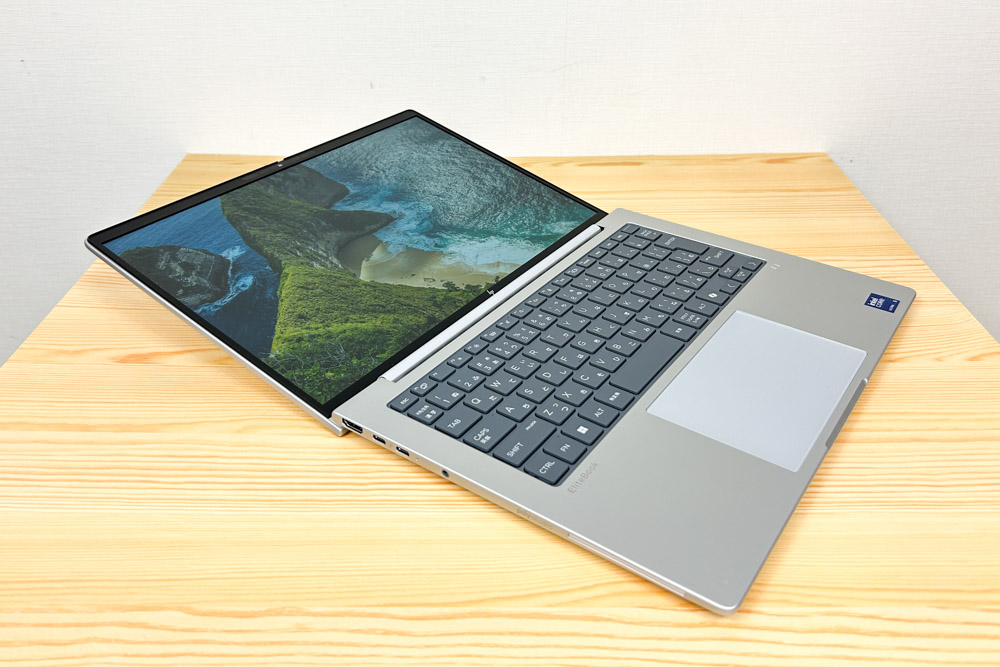 HP EliteBook 8 G1i 14 170度開く　ディスプレイ