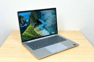 HP EliteBook 8 G1i 14 左斜め前から