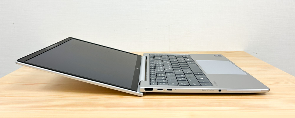 EliteBook 8 G1i 13 ディスプレイが開く最大角度