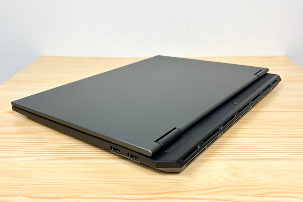 ASUS TUF GAMING A16 2025 筐体