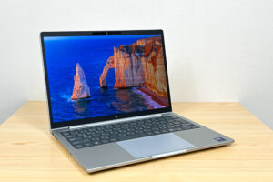 EliteBook 8 G1i 13 左斜め前から