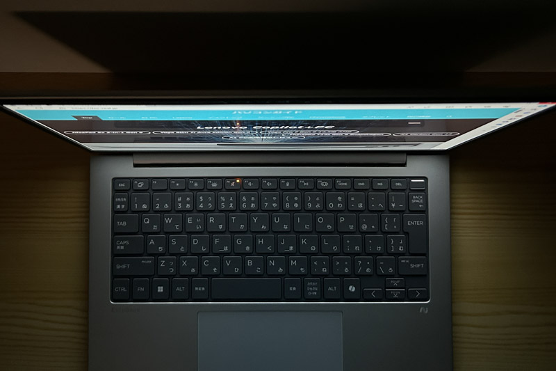 HP EliteBook 8 G1i 14 ディスプレイ　視野角のチェック　上から