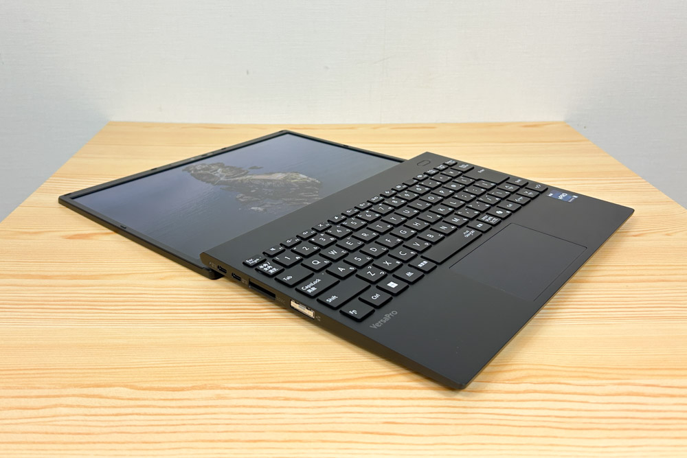 NEC VersaPro J UltraLite 180度開くディスプレイ