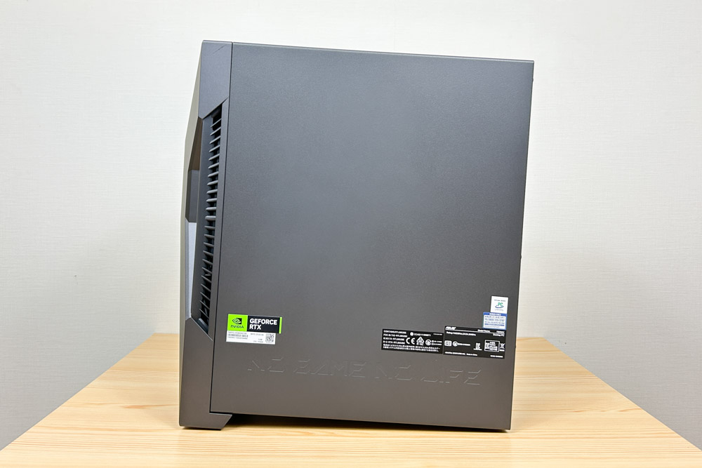 ASUS TUF Gaming T500 右側面