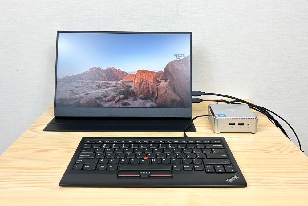 NiPoGi E2 モバイルモニターとキーボードを接続