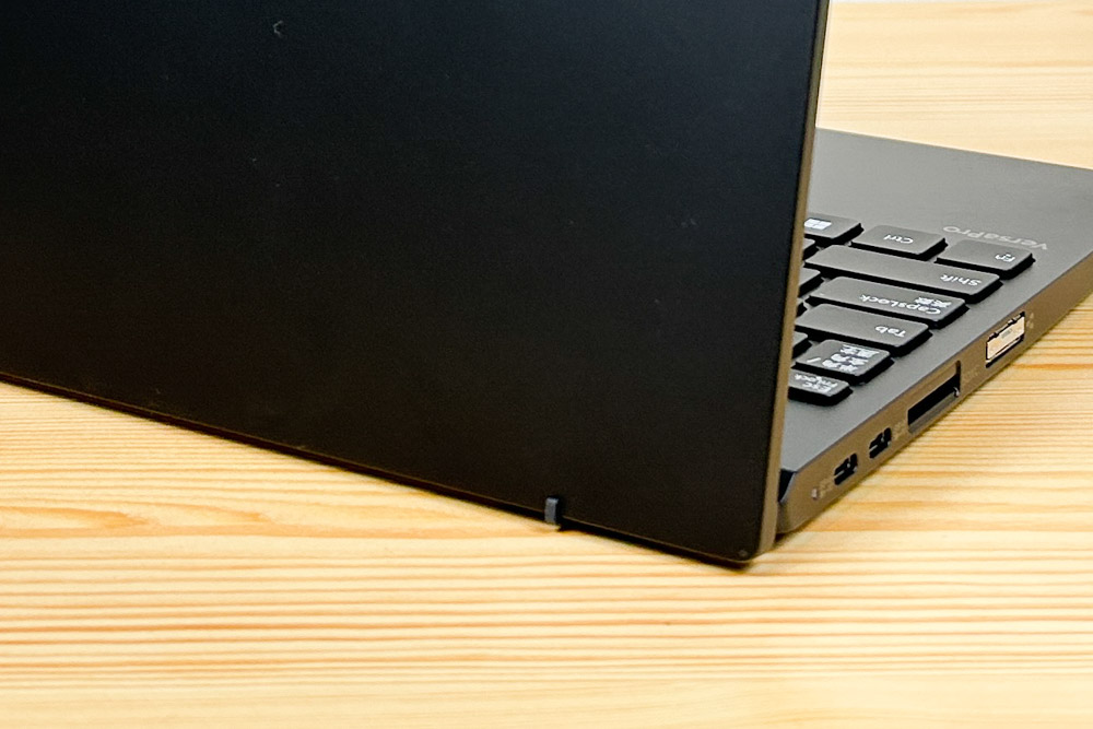 NEC VersaPro J UltraLite 本体背面のゴム足