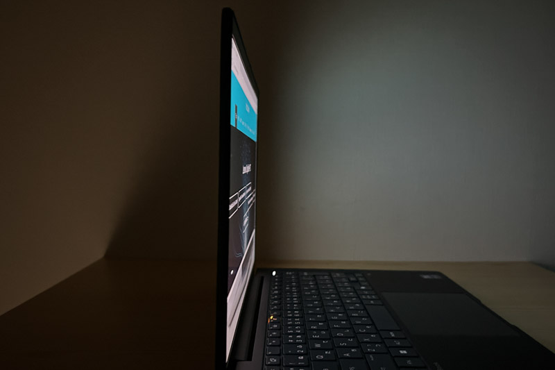 HP EliteBook X G1i 14 AI 視野角チェック　真横から