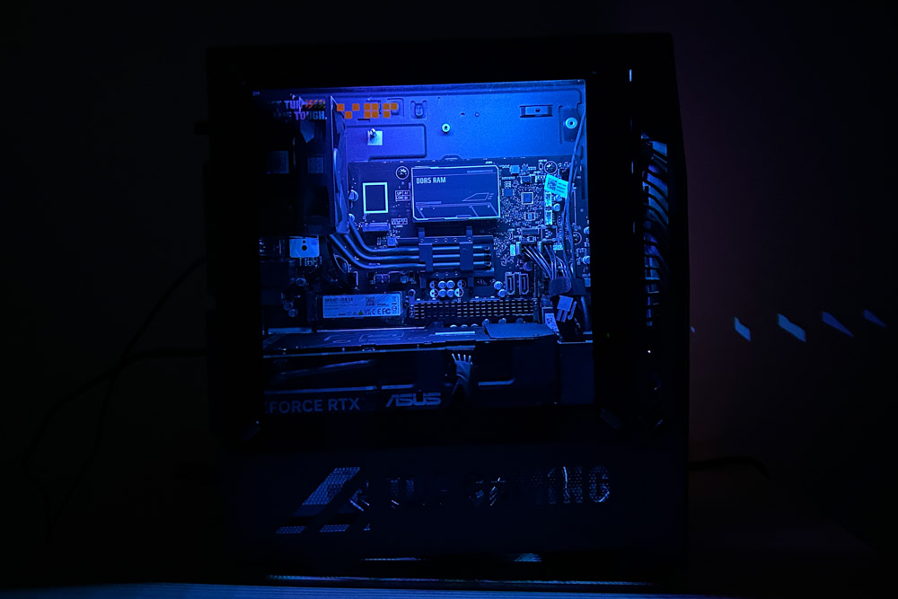 ASUS TUF Gaming T500 ライティング　横から