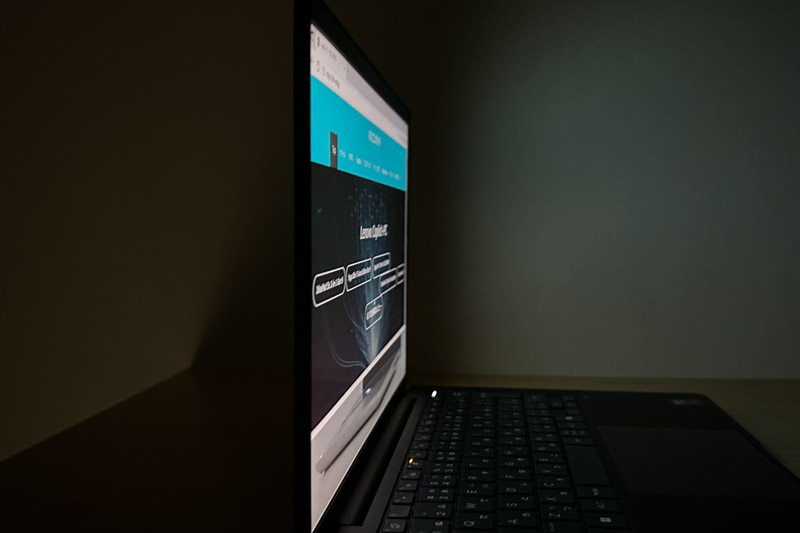 HP EliteBook X G1i 14 AI 視野角チェック　横から