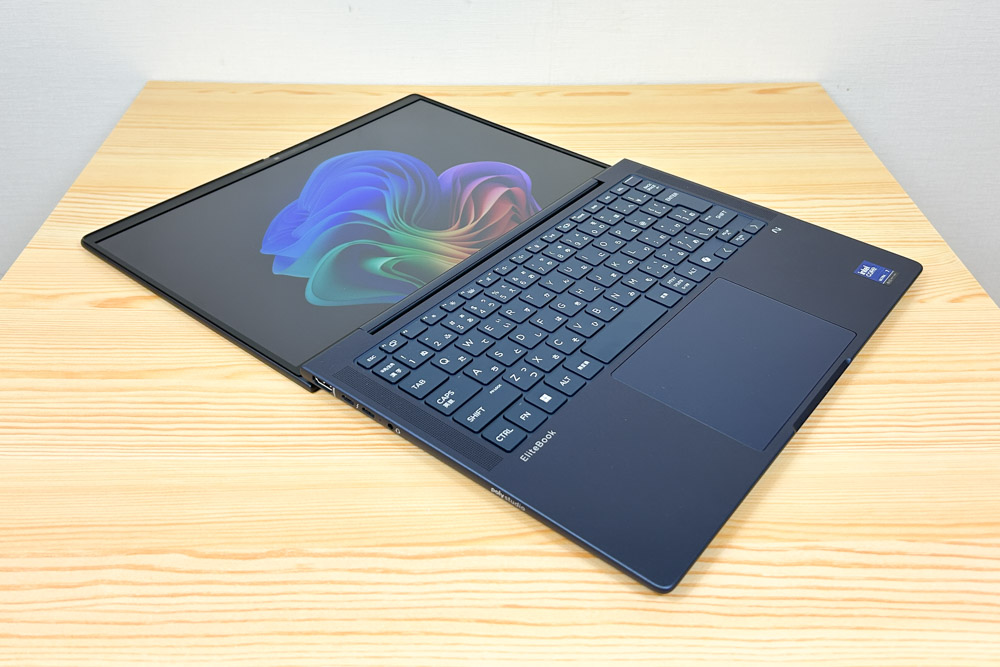 HP EliteBook X G1i 14 AI 180度開くディスプレイ