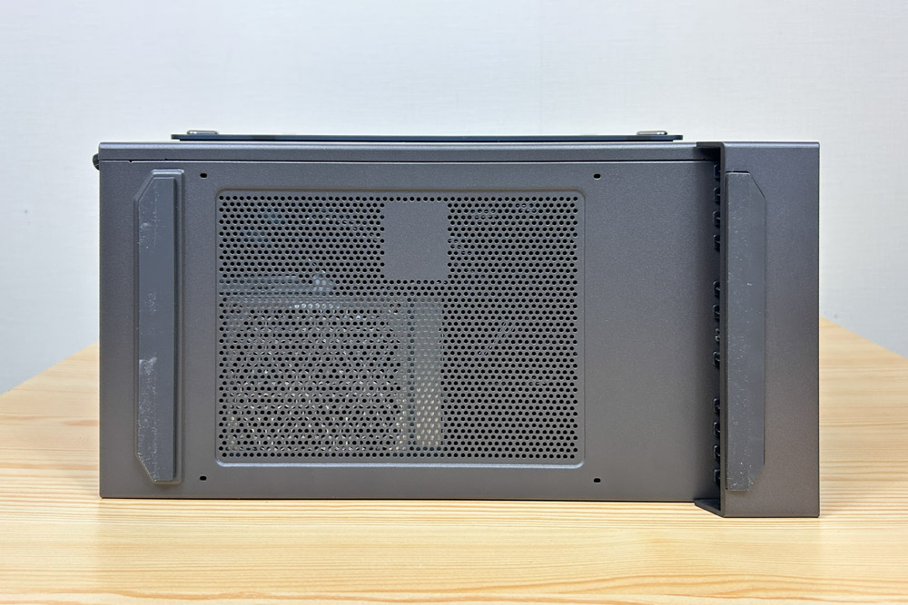 ASUS TUF Gaming T500 底面