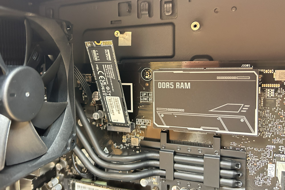 ASUS TUF Gaming T500 M.2スロット