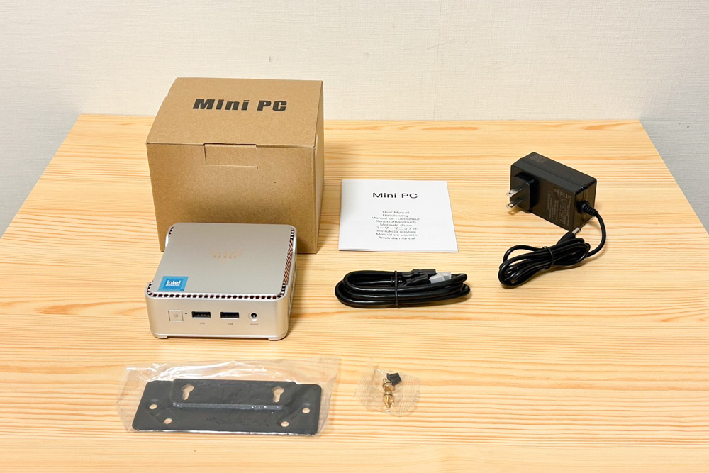 ミニPCのNiPoGi E2 同梱物